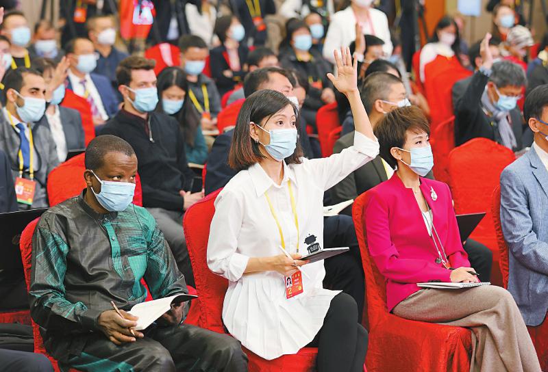 <font color='red'>四川省</font>代表团新闻发言人参加党的二十大新闻中心集体采访  面对中外记者 四川这样作答