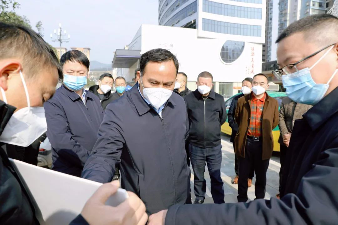 杨祖斌带队前往县城重点城建<font color='red'>项目</font>一线现场办公