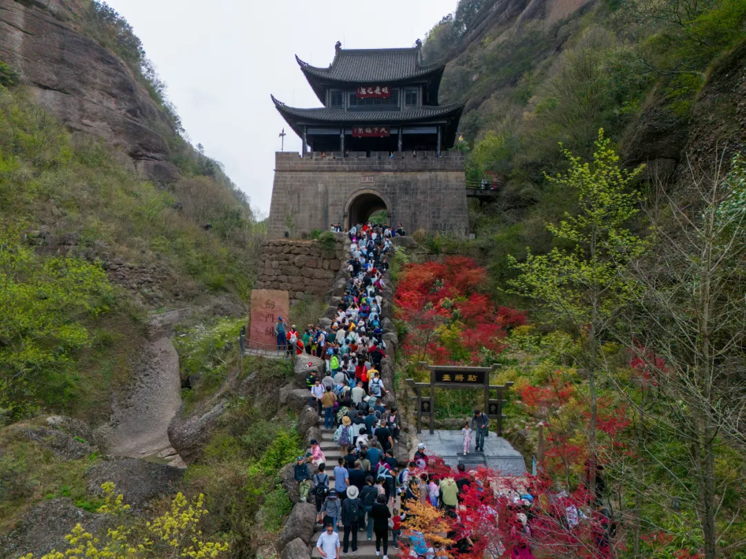 诗行蜀道春满关，清明剑阁客如潮——<font color='red'>剑阁县</font>2025年清明节旅游综述