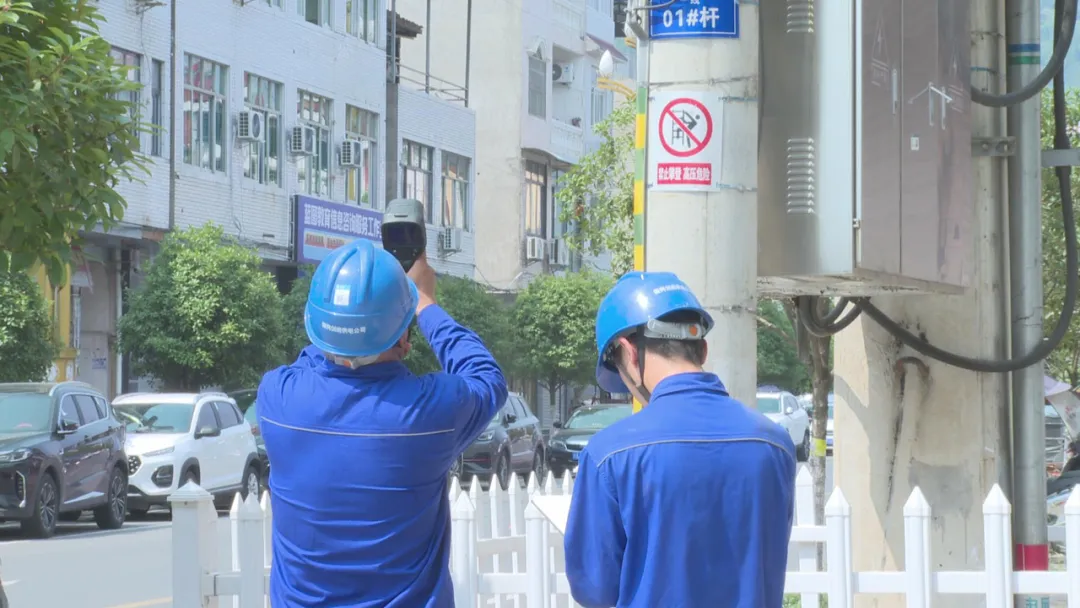 国网<font color='red'>剑阁县</font>供电公司：以“ 炽热守护” 护航夏日清凉