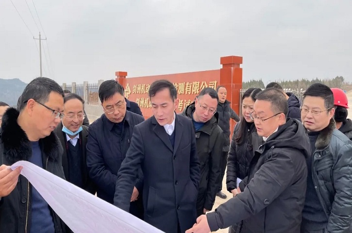 范为民调研金剑、普安工业园区<font color='red'>项目</font>建设