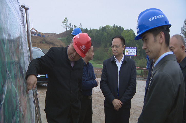 张世忠：加快推进交通<font color='red'>项目</font>建设步伐