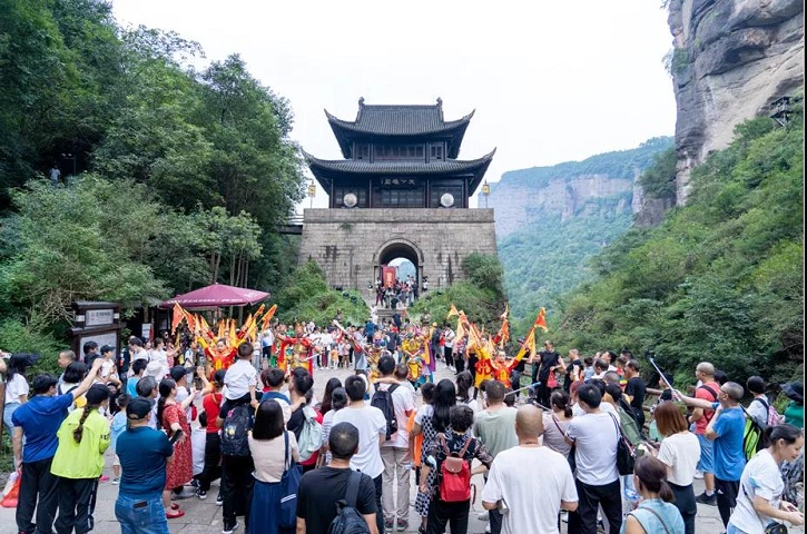 国庆长假期间<font color='red'>剑阁县</font>实现旅游综合收入4.43亿元 接待游客近80万人次