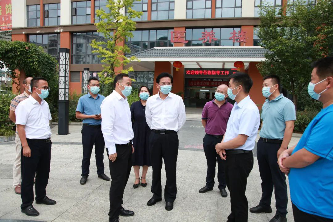 蔡邦银在<font color='red'>剑阁县</font>调研疫情防控工作强调：从严从紧从细从实从快 全力以赴守护人民健康
