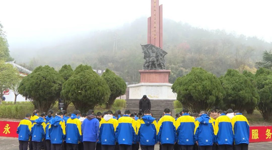 剑门中学开展国家<font color='red'>公</font>祭日纪念活动