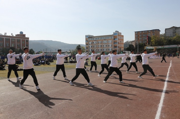 强专业素质 展教师风采——<font color='red'>剑阁县</font>举行中小学体育教师技能达标测试