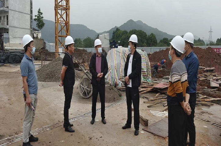 李锦钟调研公兴小学教育教学、疫情防控、<font color='red'>项目</font>建设等工作