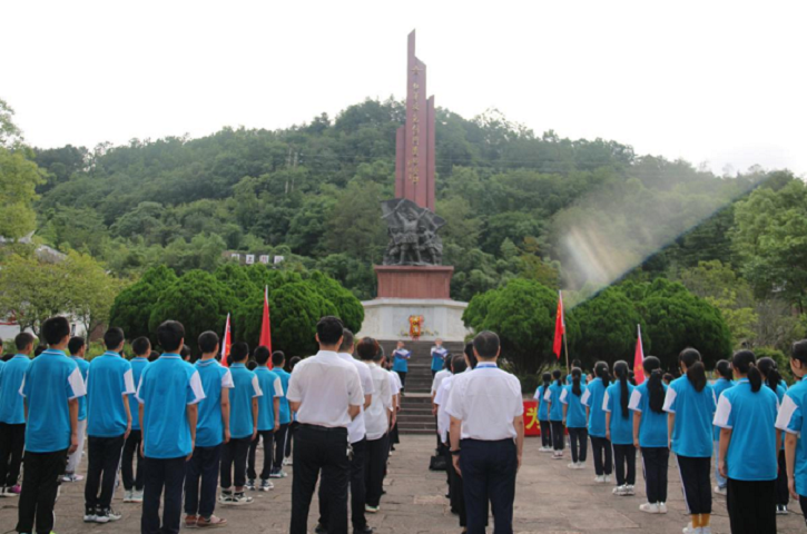 老少同声颂党恩，携手奋进新征程——<font color='red'>四川省</font>万名青少年夏令营广元分营开营