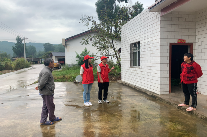  <font color='red'>剑阁县</font>人社局：乡村振兴驻村工作队深入疫情防控一线