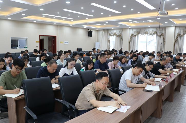 <font color='red'>剑阁县</font>人社局“深刻领悟《条例》内涵争做学习贯彻表率”专题纪律党课开讲