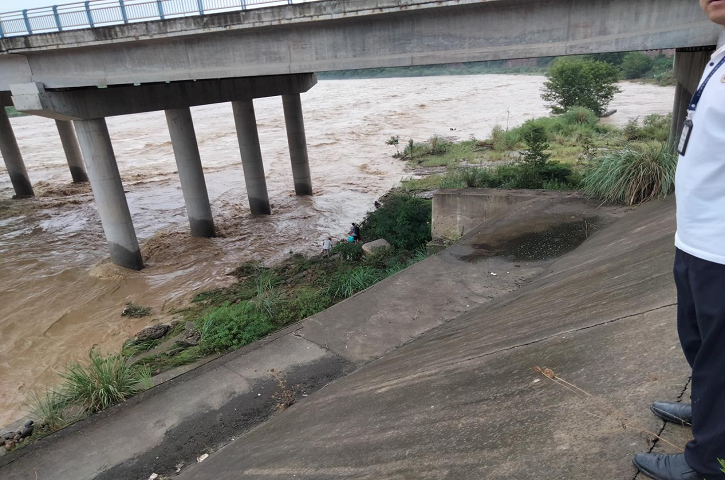 <font color='red'>剑阁县</font>水利局：开展文明劝导宣传服务 护水巡河守护美丽家园