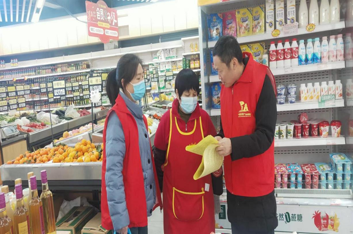 社区“送诚信”现场“讲诚信”-剑阁县水利局开展《<font color='red'>四川省</font>社会信用<font color='red'>条例</font>》进社区活动