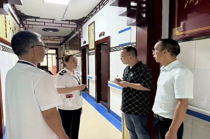 <font color='red'>剑阁县</font>卫生健康综合行政执法大队开展医疗卫生机构依法执业自查现场核查工作