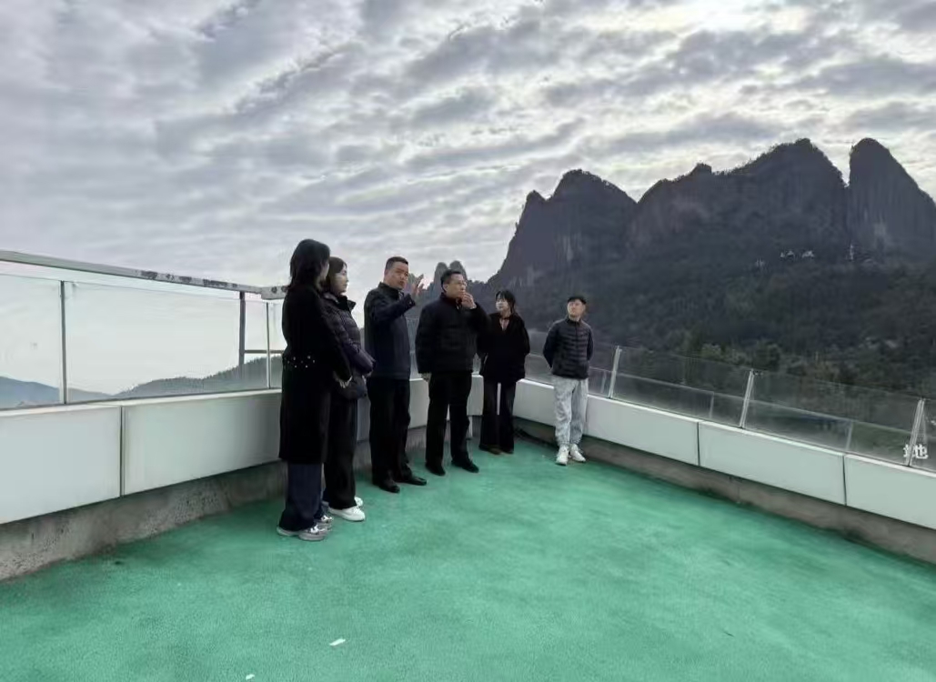 <font color='red'>剑阁县</font>文化广播电视体育和旅游局陪同四川师范大学专家组调研五指山旅游度假区