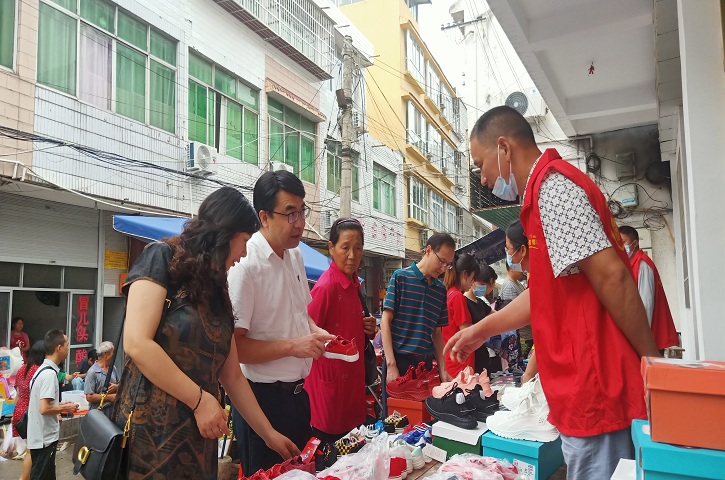 县乡村振兴局：通江县人民政府办公室赴<font color='red'>剑阁县</font>考察“帮帮摊”项目