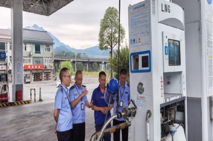 <font color='red'>执法</font>大练兵——剑阁县应急管理局<font color='red'>执法</font>大队赴朝天区开展安全生产交叉<font color='red'>执法</font>检查工作