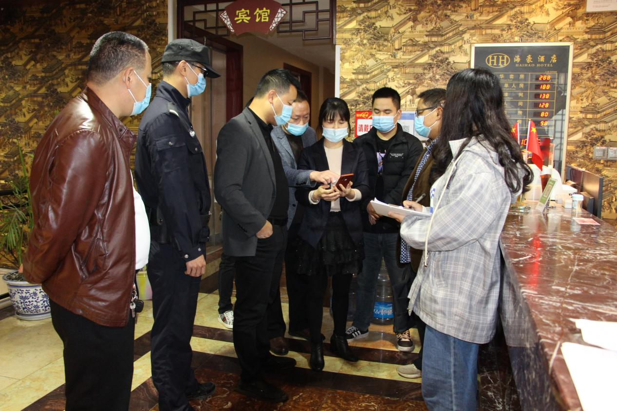 <font color='red'>公</font>兴镇：多部门联合检查 确保防疫措施落实到位