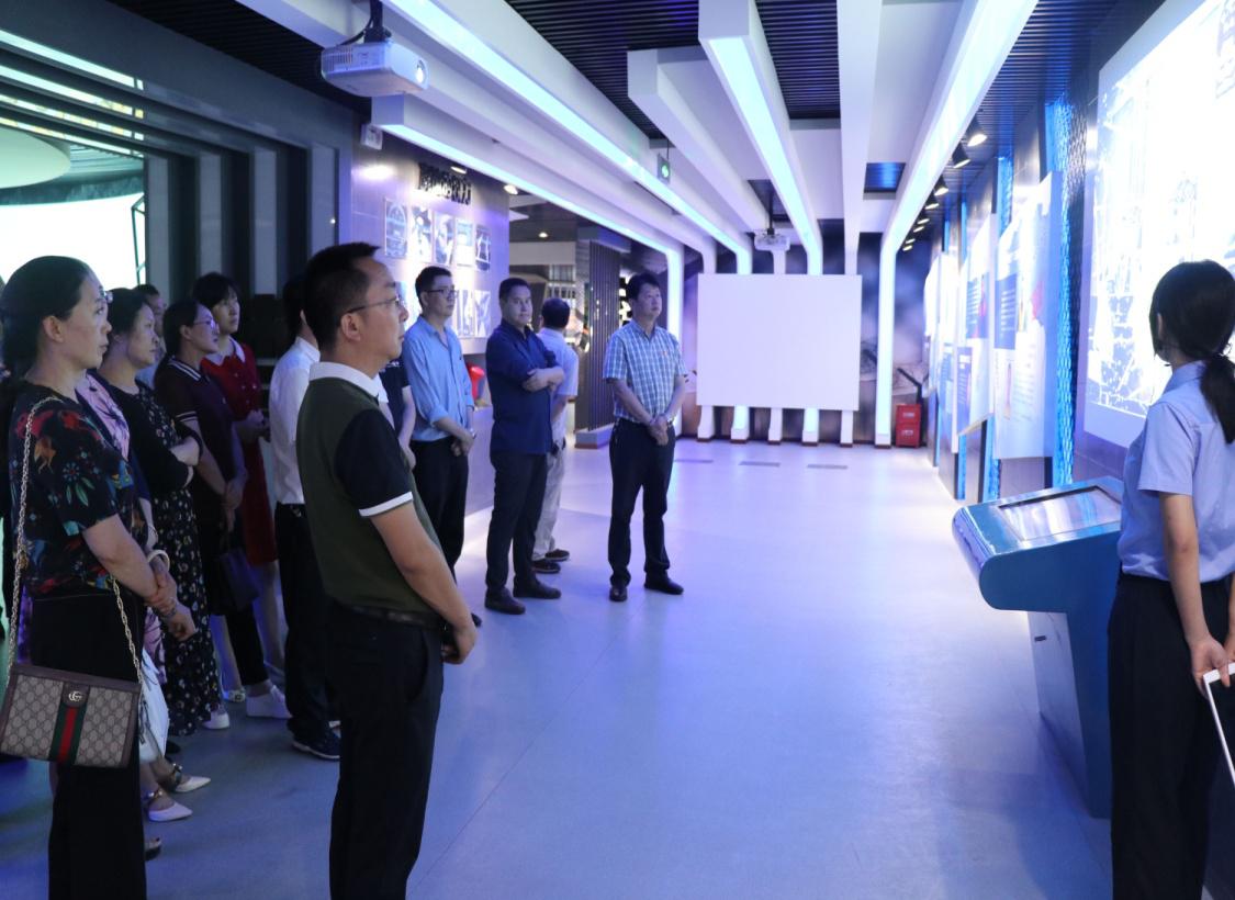 C:\Documents and Settings\Administrator\桌面\图片1.jpg